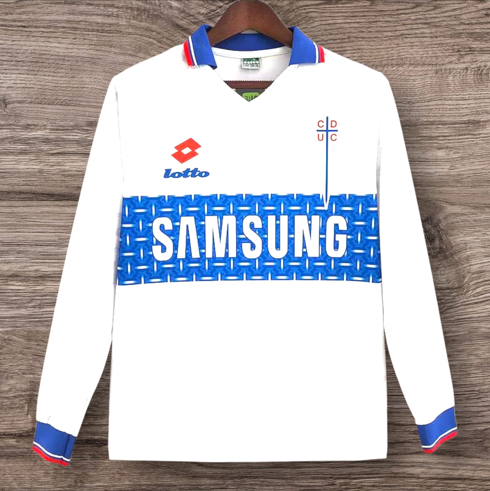 CRUC16 Camiseta Retro U. Católica 1996
